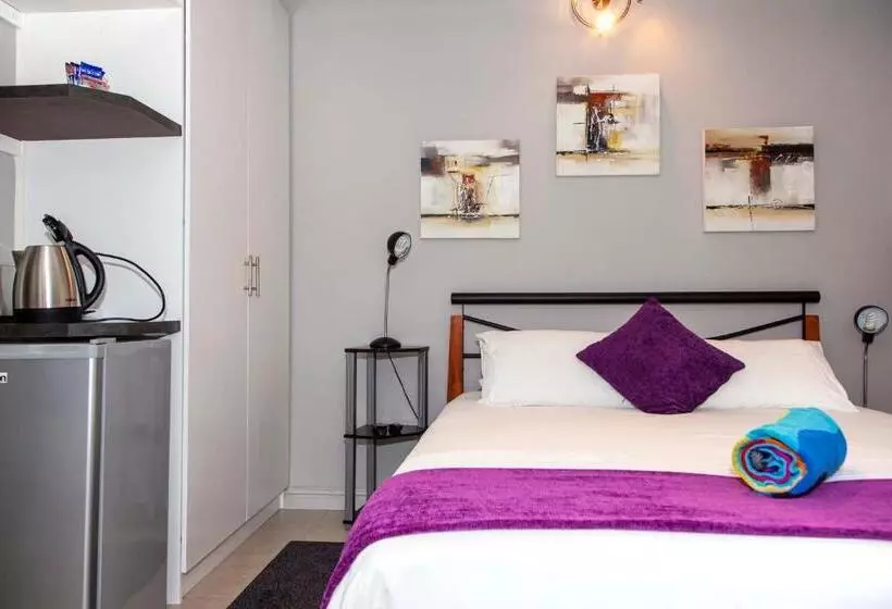 ペンション D Urbanmist Self Catering Guest House