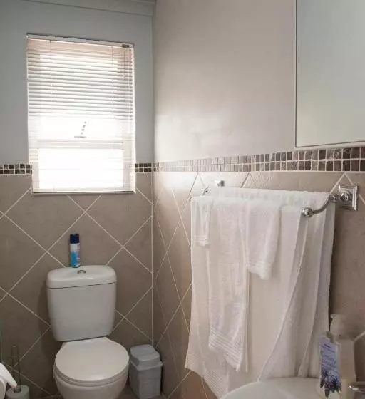 ペンション D Urbanmist Self Catering Guest House