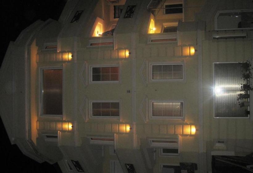 پانسیون Villa Renessans