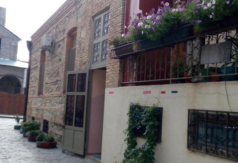 پانسیون California Guest House