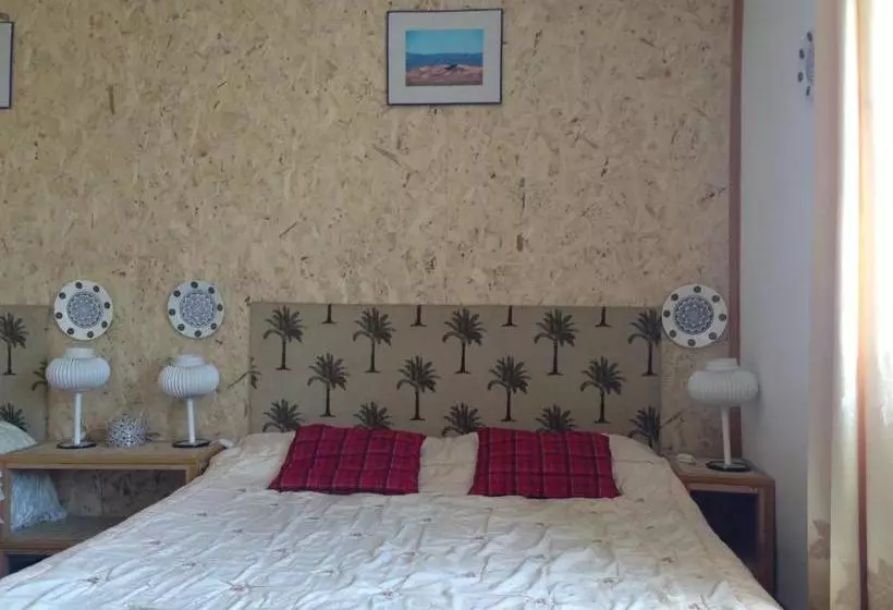 پانسیون Gana's Guest House And Tours