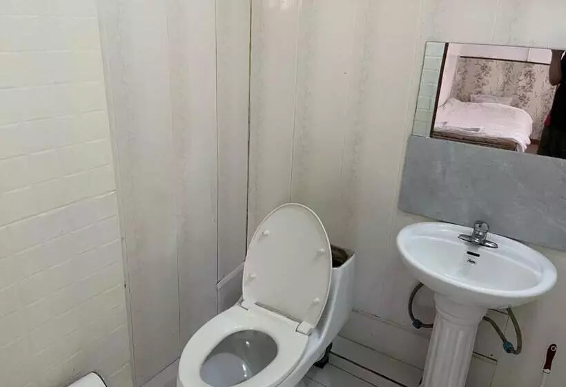 پانسیون Gana's Guest House And Tours
