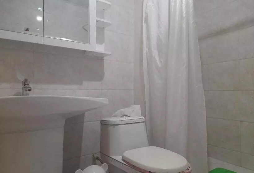 پانسیون Gana's Guest House And Tours