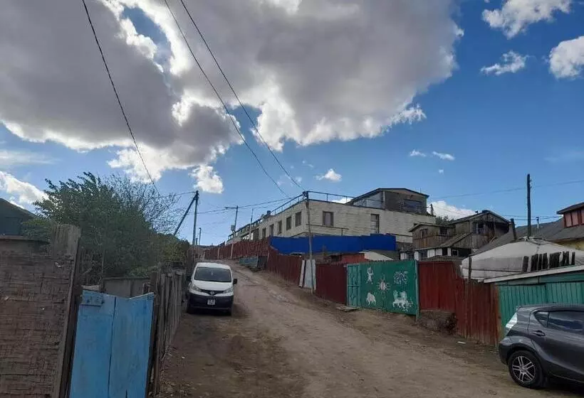 پانسیون Gana's Guest House And Tours
