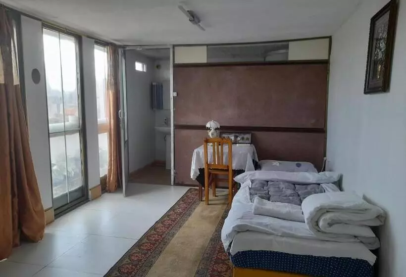 پانسیون Gana's Guest House And Tours