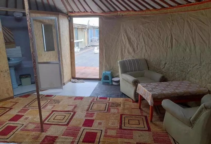 پانسیون Gana's Guest House And Tours