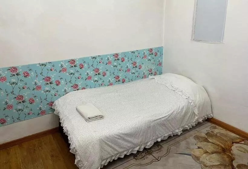 پانسیون Gana's Guest House And Tours