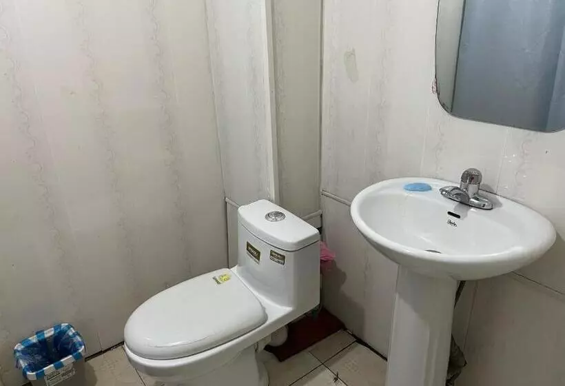 پانسیون Gana's Guest House And Tours