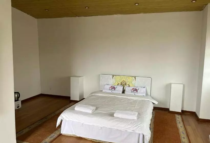 پانسیون Gana's Guest House And Tours