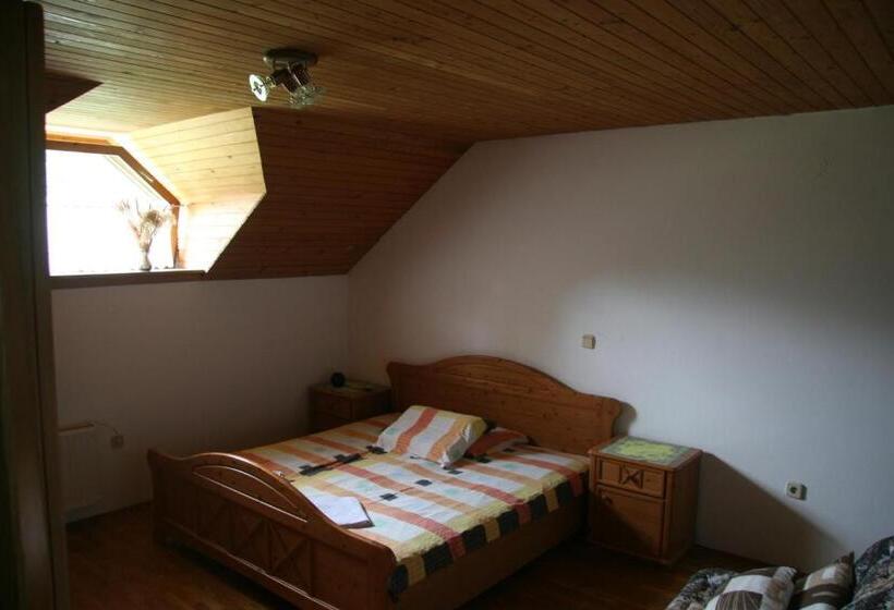 پانسیون Guest House Kveder