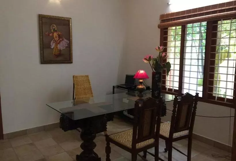 ペンション Alamanda Alleppey Beach Elegant 3bhk Guest House Apartment