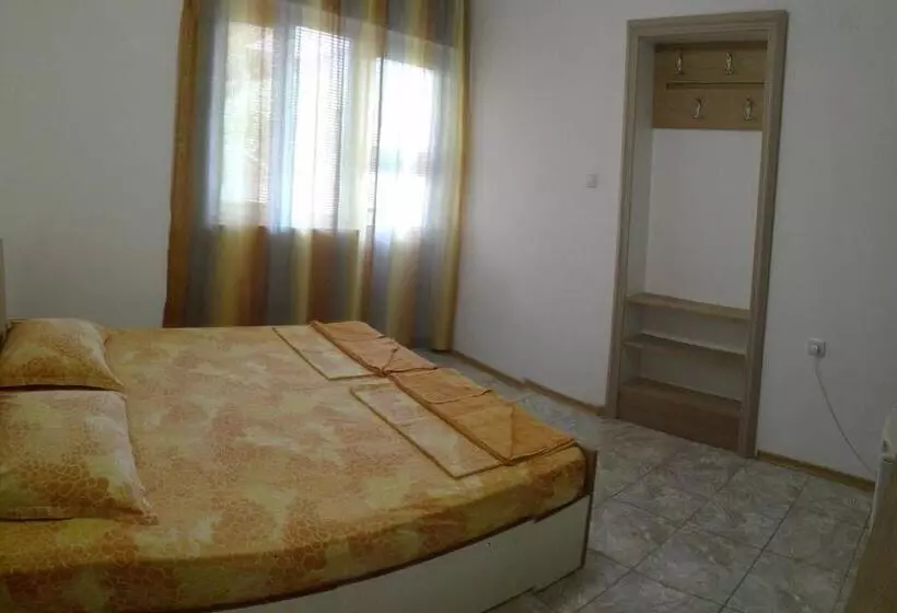 ペンション Eleonor Guest House