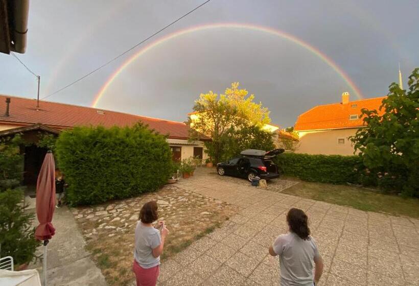 بنسيون Mandula Ház