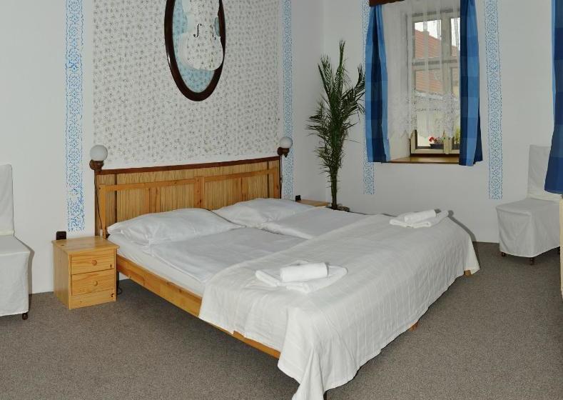 Pension Alfa & Whisky Pub