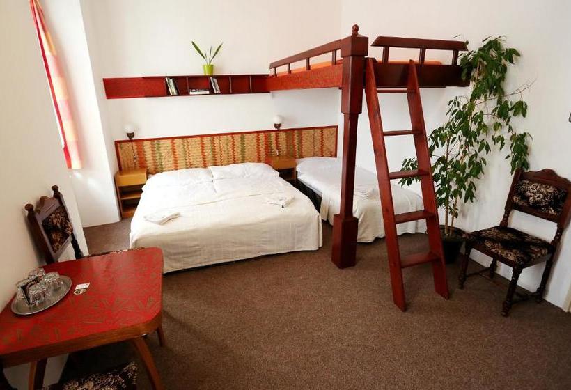 Pension Alfa & Whisky Pub