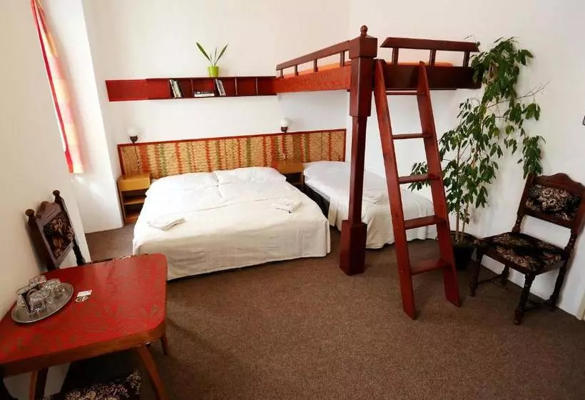 Pension Alfa & Whisky Pub