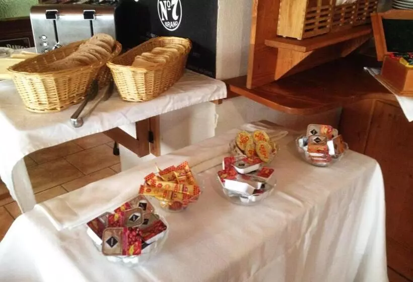 Pension Alfa & Whisky Pub