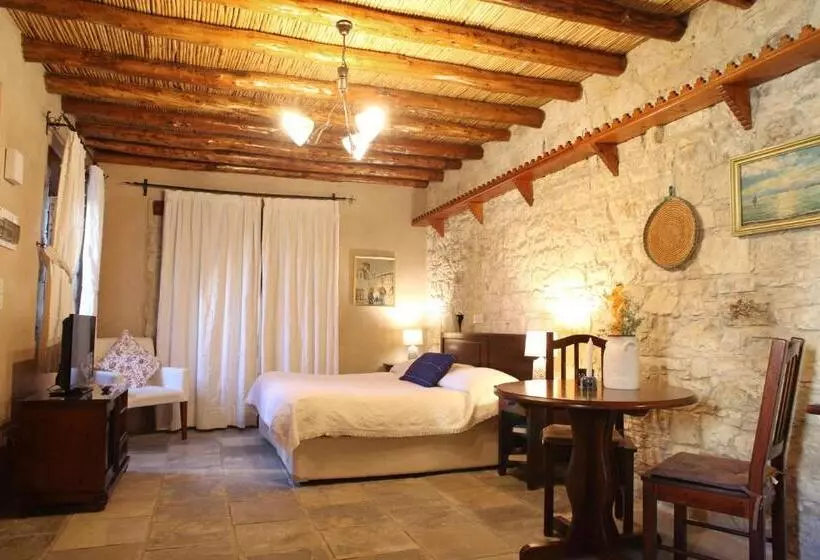 Retkeilymaja Agrovino Lofou