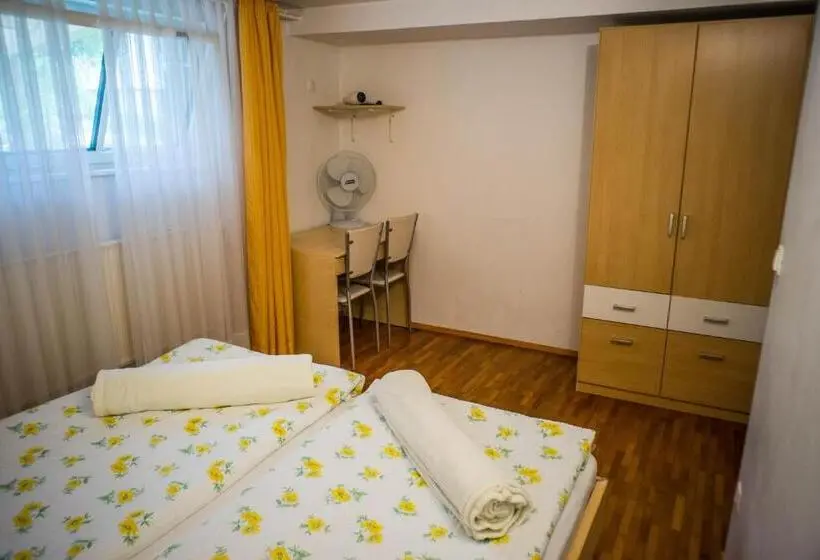 پانسیون Apartments And Rooms Villa Vive