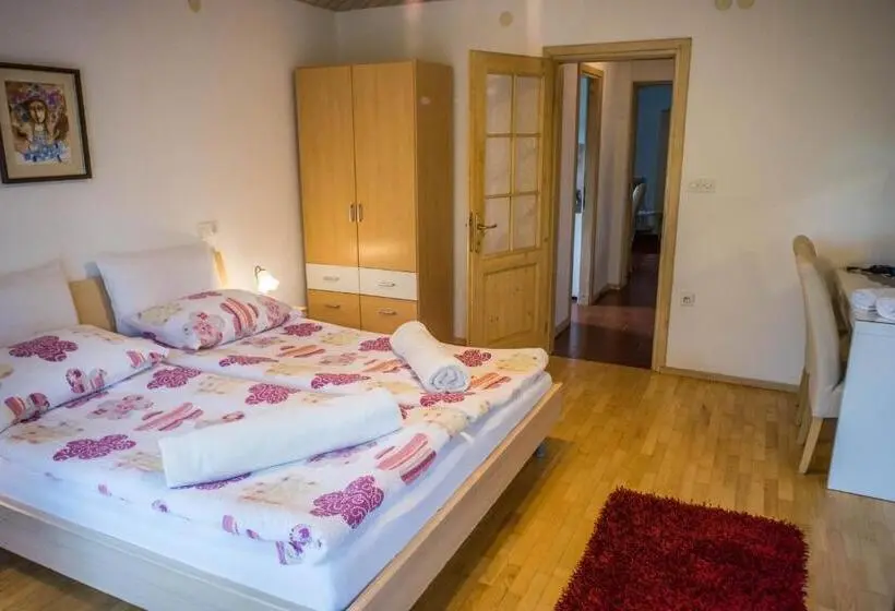 پانسیون Apartments And Rooms Villa Vive