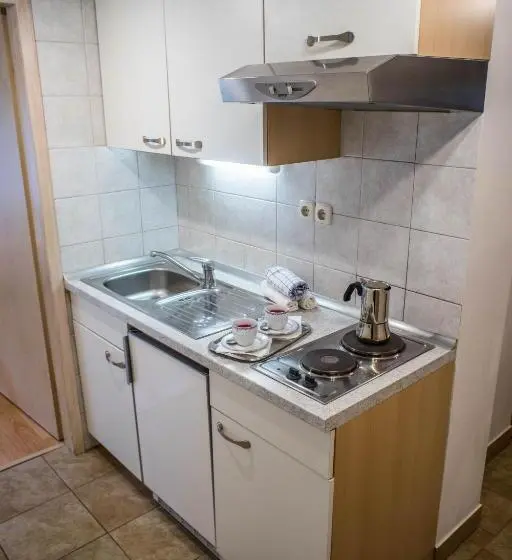 پانسیون Apartments And Rooms Villa Vive