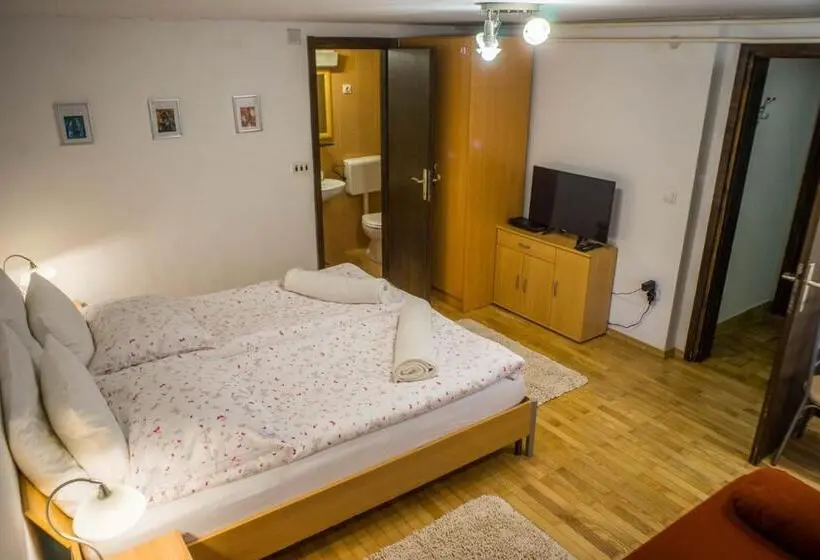 پانسیون Apartments And Rooms Villa Vive