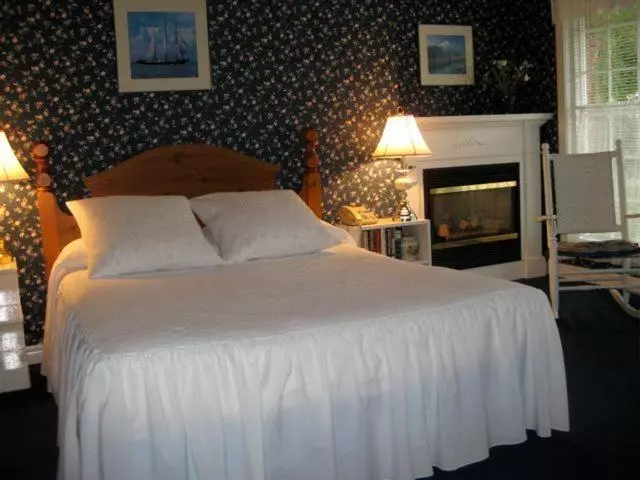 پانسیون Canterbury Inn