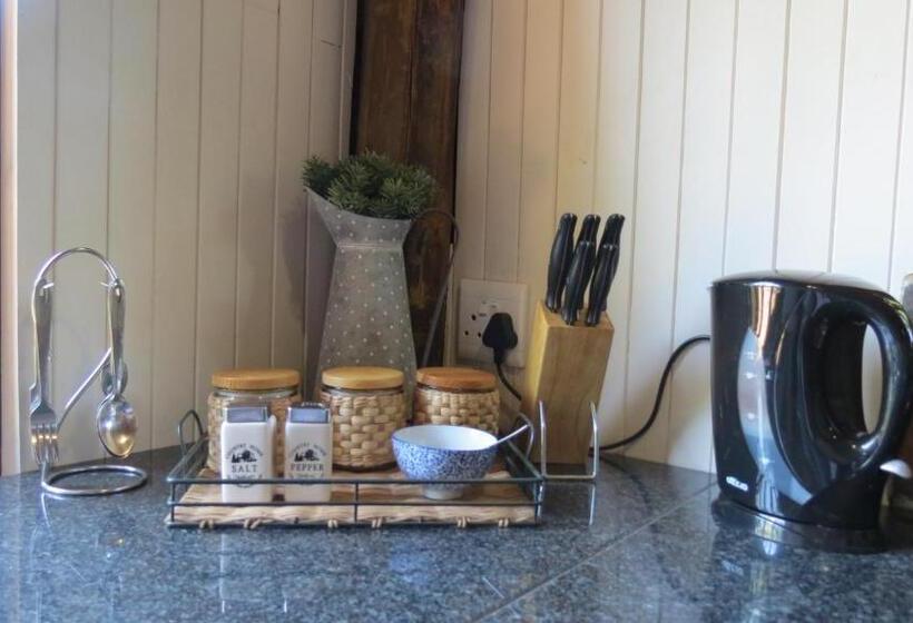 פנסיון Ciara Guesthouse