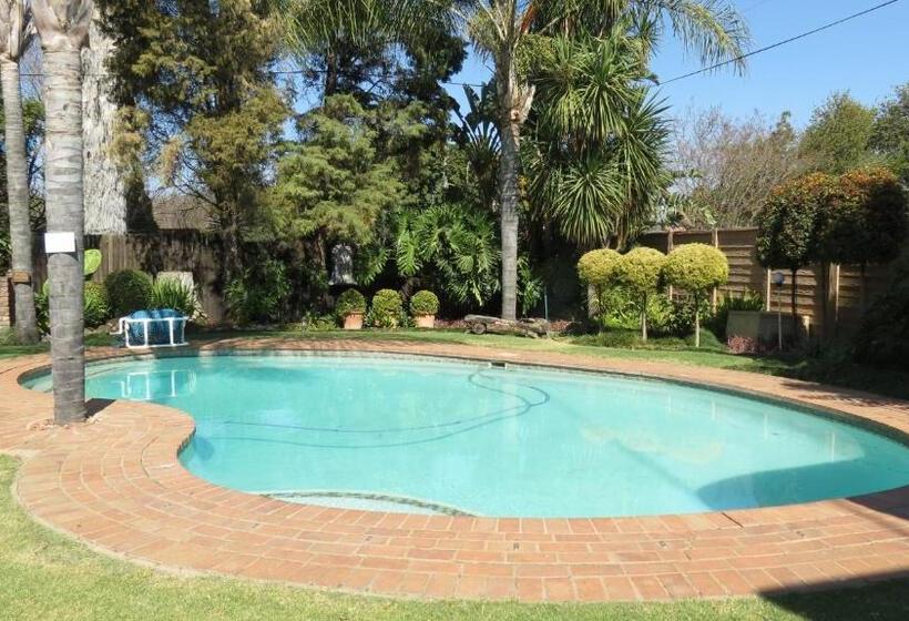 פנסיון Ciara Guesthouse