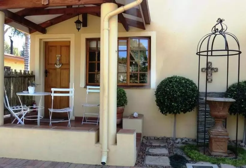 پانسیون Ciara Guesthouse