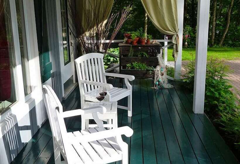 Общежитие Manoir Du Lac Sept îles