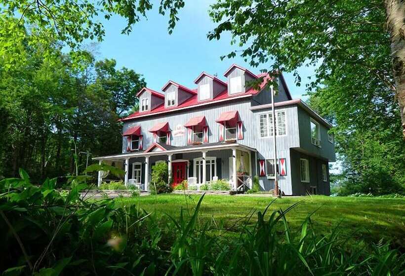 Общежитие Manoir Du Lac Sept îles