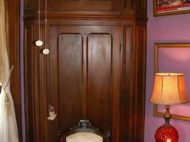 Retkeilymaja Riverview Mansion