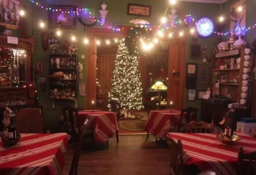 Retkeilymaja Riverview Mansion