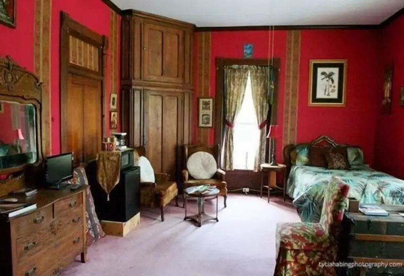 Retkeilymaja Riverview Mansion