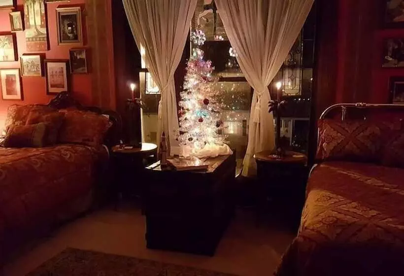 Retkeilymaja Riverview Mansion