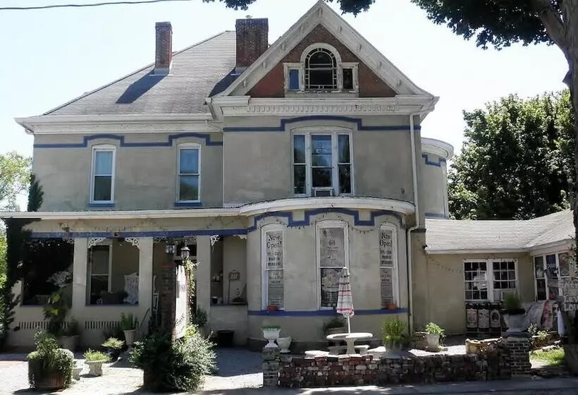 Retkeilymaja Riverview Mansion