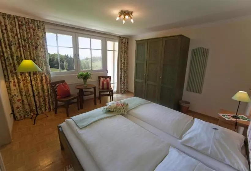 پانسیون Appartements & Zimmer Almhof