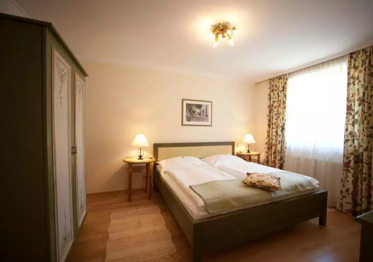 پانسیون Appartements & Zimmer Almhof