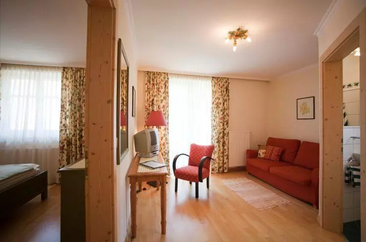 پانسیون Appartements & Zimmer Almhof