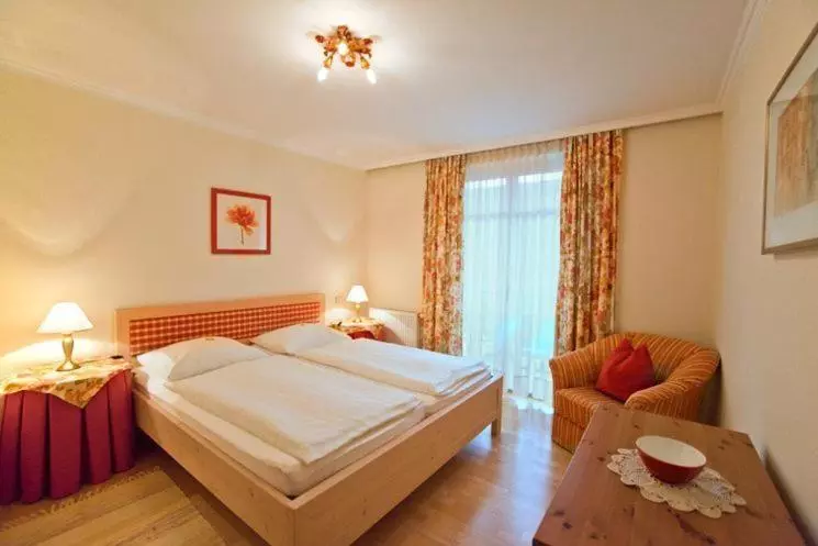 پانسیون Appartements & Zimmer Almhof