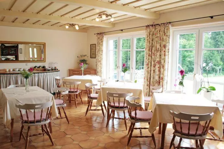 پانسیون Appartements & Zimmer Almhof