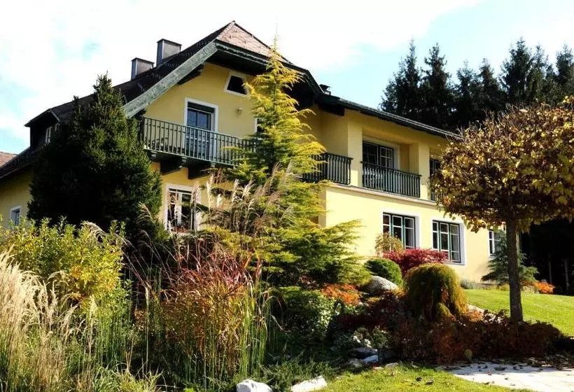 پانسیون Appartements & Zimmer Almhof