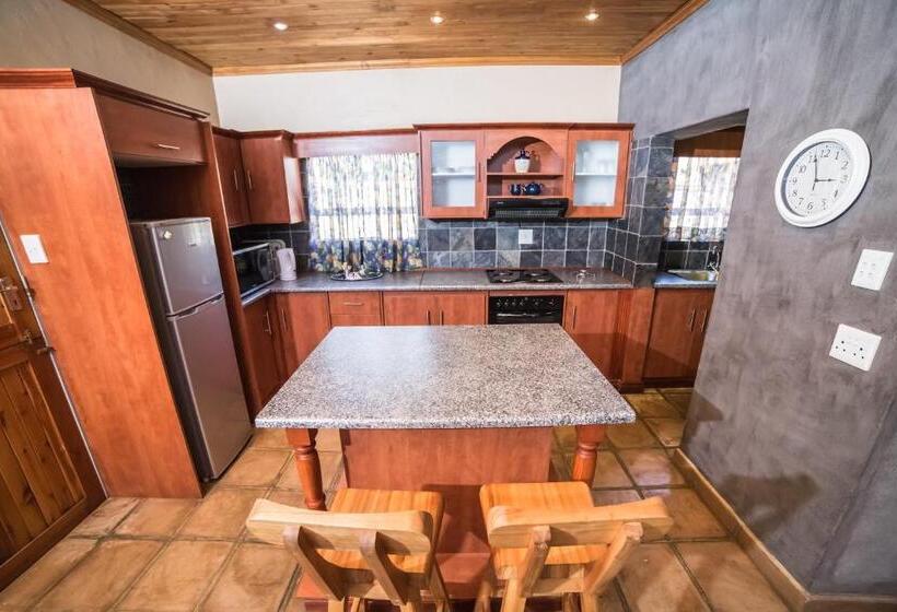 پانسیون Butlers Crown