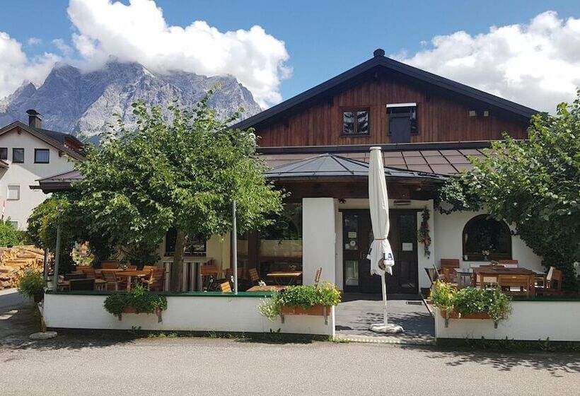 פנסיון Happy Camp Hofherr