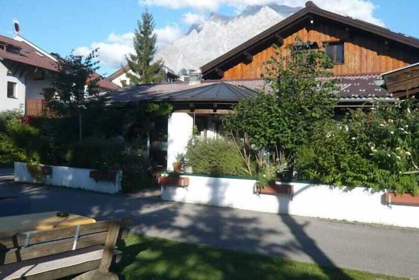 פנסיון Happy Camp Hofherr