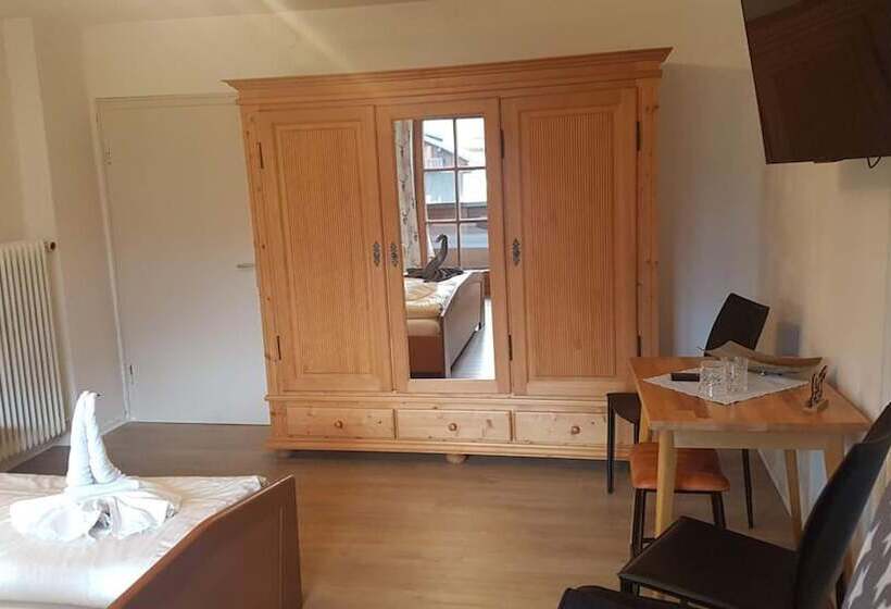 פנסיון Happy Camp Hofherr