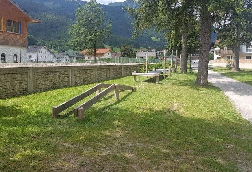 פנסיון Happy Camp Hofherr