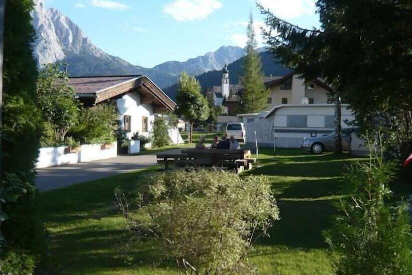 פנסיון Happy Camp Hofherr