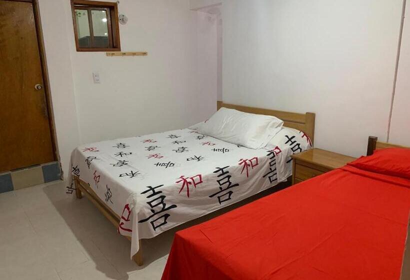 پانسیون Hostal Casaluna San Andres